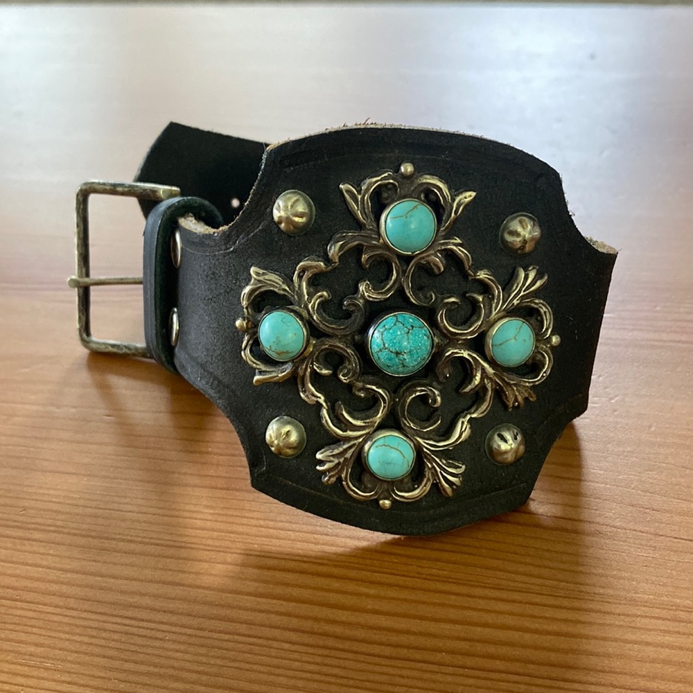 Genuine leather & turquoise bracelet